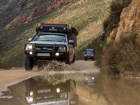 Alu-Cab Dachbox in Schwarz 250l für Ford Ranger Modelle ab Modelljahr 2019